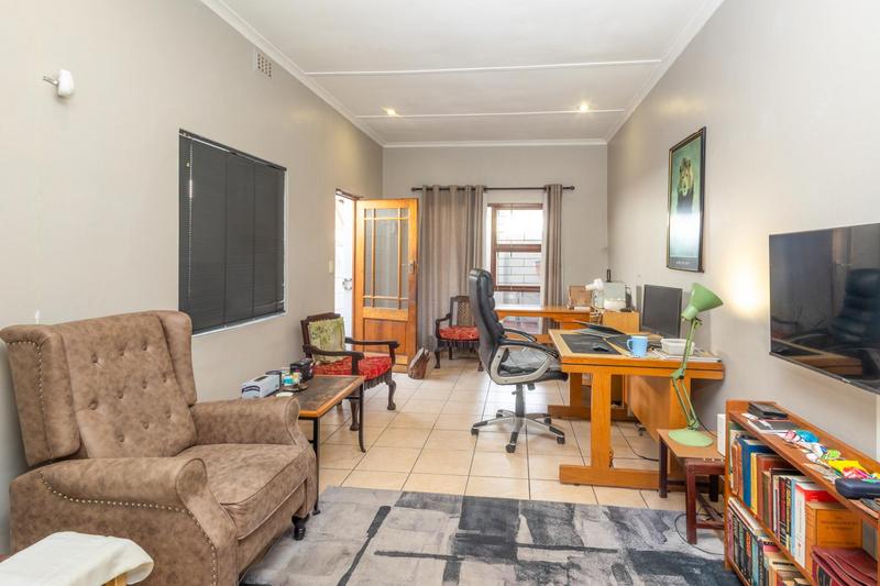 4 Bedroom Property for Sale in Avondale Western Cape